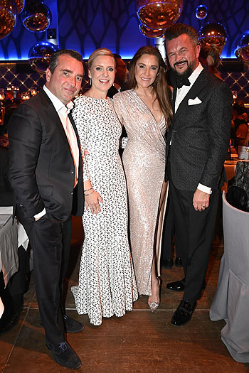 Falk und Andrea Raudies, Simone Ballack mit Freund Heiko Grote  (re.) beim 15. Schwarz-Weiss Ball "Münchner Gschichten" im Paulaner am Nockherberg in München, 13. Januar 2024 ©Fotos: Petra Schönberger